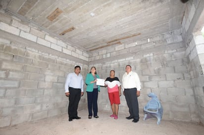 Realizan diversas obras de mejora de vivienda, principalmente se requieren de pisos firmes y techos o cuartos adicionales. (EL SIGLO DE TORREÓN)