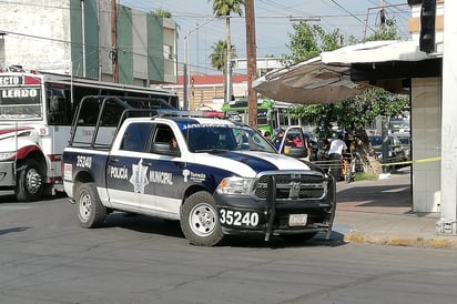 El área fue acordonada por las autoridades policiacas. (EL SIGLO DE TORREÓN)