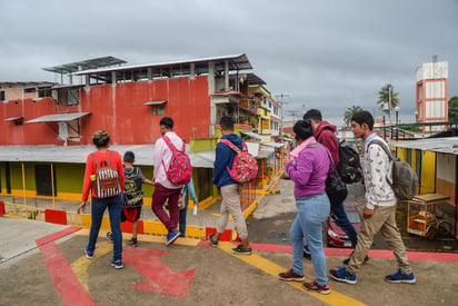 El 44.4 % de los mexicanos considera que el Gobierno debería expulsar inmediatamente a los migrantes irregulares, un alza de casi 17 puntos porcentuales frente a octubre de 2018, según una encuesta del diario El Universal publicada este miércoles. (EFE)