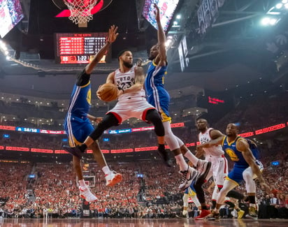 El sexto juego de las Finales de la NBA se jugará hoy en la Oracle Arena, casa de los Warriors, que necesitan la victoria para alargar la serie a un séptimo partido. (AP)