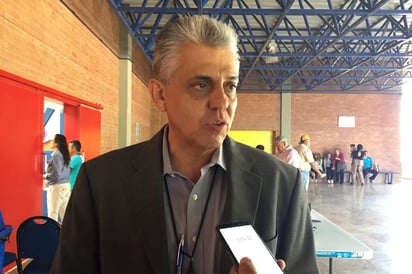 Luis de Villa explicó el proceso de certificación a la que se sometieron dos de las ingenierías. (EL SIGLO DE TORREÓN)