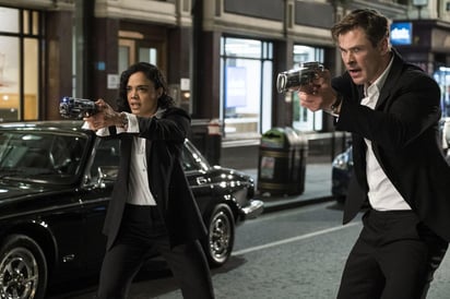 Chris Hemsworth y Tessa Thompson son los protagonistas de Men in Black: International, cinta que, bajo la dirección de F. Gary Gray. (ARCHIVO)