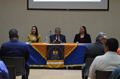 La dirección de la escuela de Ciencias de la Comunidad estará a cargo de Alma Ruth Silos Vaquera; la de Psicología a cargo de Marimar Centeno; mientras que la de Arquitectura estará a cargo de Paola de la Campa. (EL SIGLO DE TORREÓN)
