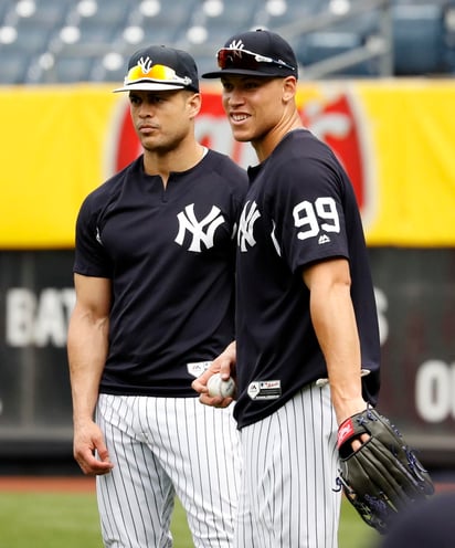 Aaron Judge (d) y Giancarlo Stanton (i) están en el equipo de Triple A de los Yanquis, para ponerse a punto para regresar a jugar.