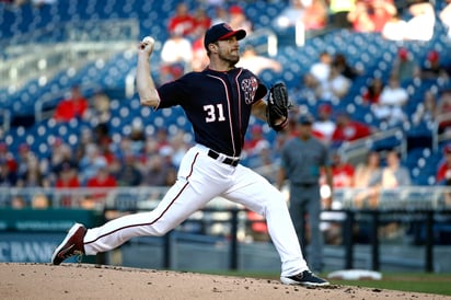 Max Scherzer permitió dos carreras en siete entradas de trabajo, en las que dio una base por bolas y ponchó a 10 enemigos.