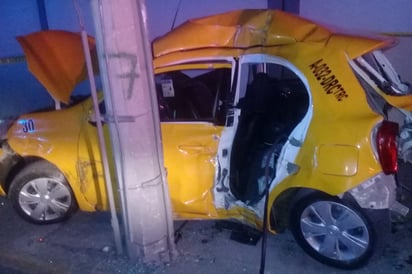 El hoy fallecido viajaba a bordo de un vehículo Nissan March de la base Radio Taxis Amarillos. (EL SIGLO DE TORREÓN)