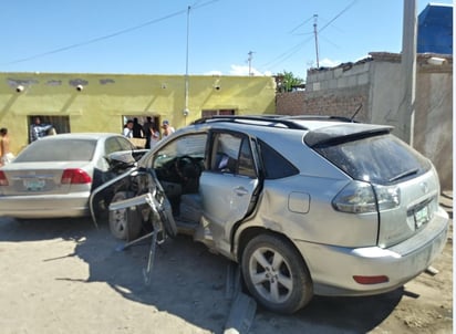 El conductor trató de ganarle el paso a la máquina, sin embargo fue impactado por ésta. (EL SIGLO DE TORREÓN)