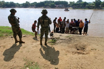 El envío de seis mil elementos de la Guardia Nacional para detener, encarcelar y deportar a migrantes en Chiapas y otros estados es “un error histórico” porque se responde a los mandatos y acuerdos firmados con Estados Unidos y se olvida la tradición del país en materia de asilo, refugio y protección a extranjeros, aseveró la diputada Frida Esparza Márquez. (NOTIMEX)