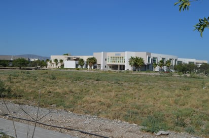 Nuevo edificio de Ciencias Políticas estará listo este mismo año, según el rector de la U. A. de C. (ROBERTO ITURRIAGA)