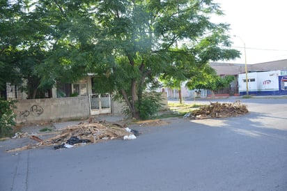 Reclaman por el abandono en el que se encuentran los alrededores de la Plaza de Toros. (EL SIGLO DE TORREÓN)