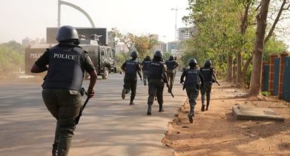 Los atentados, atribuidos al grupo islamista Boko Haram, se registraron la víspera, alrededor de las 21:00 horas locales (18:00 GMT) en la aldea de Konduga, ubicada a unos 25 kilómetro de la ciudad de Maiduguri, capital de Borno, noreste de Nigeria. (AP)
