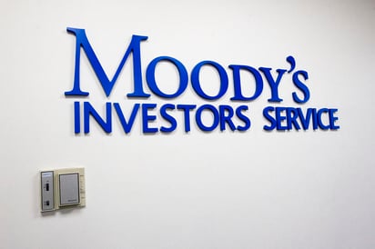 El impredecible proceso de creación de políticas en México está socavando la confianza de los inversionistas y las perspectivas económicas a mediano plazo, afirmó este lunes la firma Moody's, que pronosticó un crecimiento de 1.2 % en 2019, frente al 2 % de 2018. (ARCHIVO)