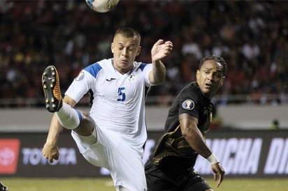 El volante de contención Marlon López, el defensa central Carlos Montenegro y el volante ofensivo Carlos Chavarría no continuarán en la Copa Oro, detalló la federación. (ARCHIVO)