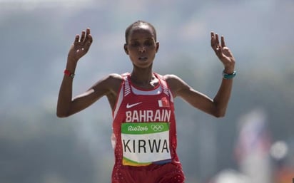 La maratonista marcó positivo en sus pruebas antidopaje. (ESPECIAL)