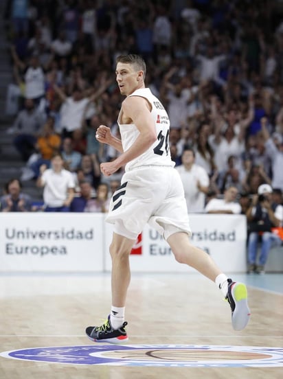 Jaycee Carroll fue el héroe del Real Madrid, al anotar un triple casi al finalizar el duelo, para vencer 81-80 al Barcelona. (ESPECIAL)