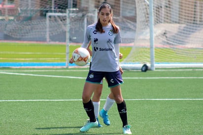 La defensa de las Guerreras, Karla Martínez, habló ayer en rueda de prensa tras la práctica del equipo en el TSM. (CORTESÍA SANTOS)