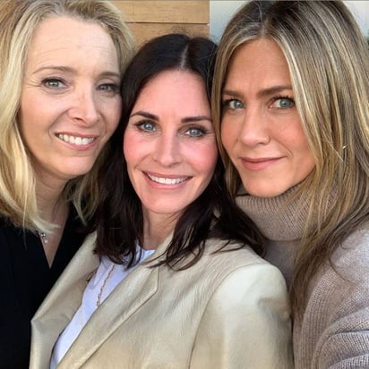 Por cumpleaños. Lisa, Courteney y Jennifer. (ESPECIAL)