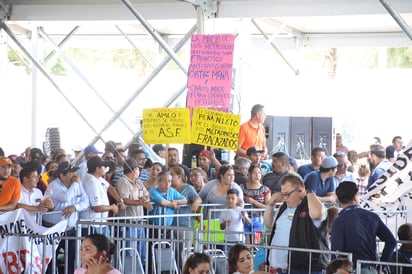 En el evento hubo abucheos para el gobernador de Durango. (EL SIGLO DE TORREÓN)