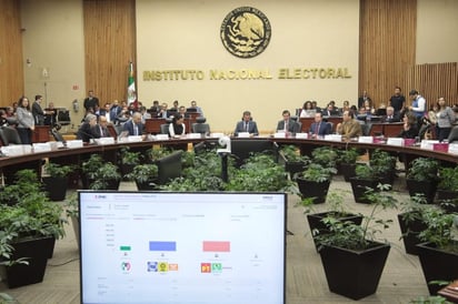 El consejero presidente del Instituto Nacional Electoral (INE), Lorenzo Córdova, propuso alternativas de ahorro al sistema electoral por 7 mil millones de pesos al año sin necesidad de una contra reforma con retrocesos democráticos, como la que propone Morena. (ARCHIVO)