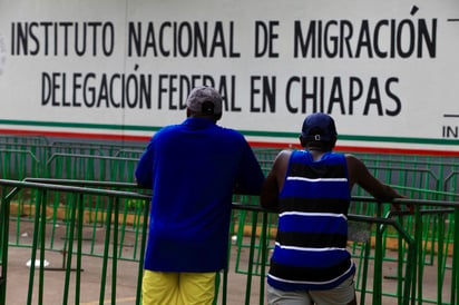 El padre Alejandro Solalinde dio a conocer a Notimex que desde hace unas semanas se abrieron procesos legales contra agentes de migración relacionados con irregularidades en sus funciones oficiales. (ARCHIVO)