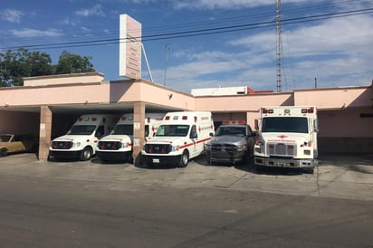 El hombre fue trasladado a la Cruz Roja para su atención médica, donde se determinó que las lesiones no ponen en riesgo su vida. (EL SIGLO DE TORREÓN)