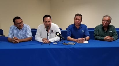 A través de una improvisada rueda de prensa, Eduardo Bartheneuf, presidente de Canacintra Gómez Palacio, dijo que la consulta tiene que ser con especialistas y para aprobarla tendrían que revisar la metodología. (EL SIGLO DE TORREÓN)
