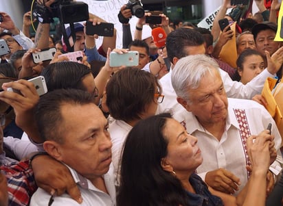 En el vivero agroforestal militar de esta localidad, Bukele sostuvo que humildemente agradece el apoyo de México y, también, ofreció el apoyo de El Salvador para echar a andar el programa de desarrollo Integral para disminuir el flujo migratorio a Estados Unidos. (NOTIMEX)
