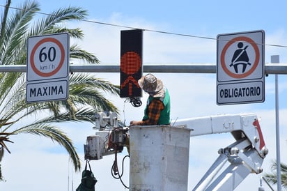 Se trata de focos tipo LED que garantizan una duración mayor y una visibilidad clara. (FERNANDO COMPEÁN)