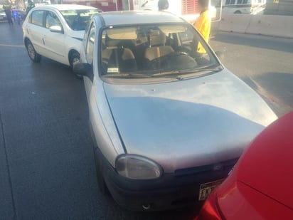 Las unidades participantes fueron un Nissan Tsuru de color rojo, un Chevrolet Sonic también de color rojo, un Chevy gris y un Volkswagen Gol blanco. (EL SIGLO DE TORREÓN)
