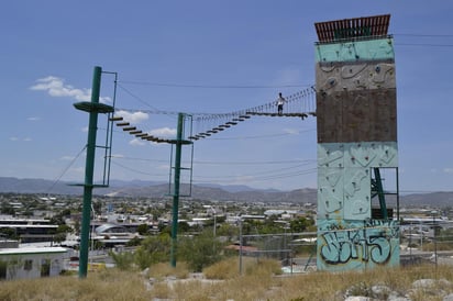 Habitantes de este sector hacen un llamado a las autoridades para dar mantenimiento al Parque de Deportes Extremos y controlar los accesos a la tirolesa a fin de evitar tragedias. (EL SIGLO DE TORREÓN)