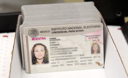 La Junta Local Ejecutiva del Instituto Nacional Electoral (INE) en Querétaro trituró 33 mil 766 formatos de credencial para votar con fotografía, los cuales ya no tienen validez por diversas razones. (ARCHIVO)