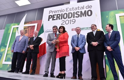 De la redacción de El Siglo de Torreón, Yolanda Ríos obtuvo el Premio Especial de Periodismo a trayectoria, por 35 años. (ERICK SOTOMAYOR)