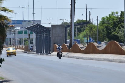 Afirma gobernador de Coahuila que los avances en el sistema Metrobús son 'claros', por lo que la obra sigue firme.