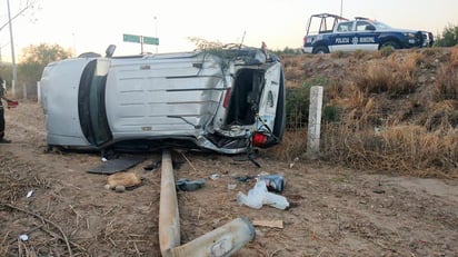 La unidad siniestrada fue retirada del lugar con la ayuda de una grúa y enviada al corralón municipal. (EL SIGLO DE TORREÓN)