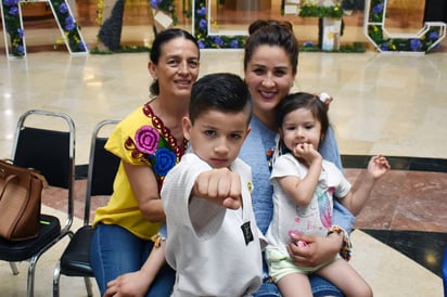 Rosa Margarita, Gaby, Bárbara y Sebastián.