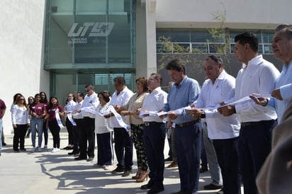 El gobernador del estado de Durango, José Rosas Aispuro, hizo la entrega de obras de infraestructura y equipo a la Universidad Tecnológica de la Laguna en donde la inversión hecha fue de poco más de 55 millones de pesos. (EL SIGLO DE TORREÓN/EDITH GONZÁLEZ)