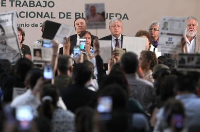 En su discurso, acusó nuevamente a los Gobiernos anteriores y señaló que atenderá el problema. (EFE)