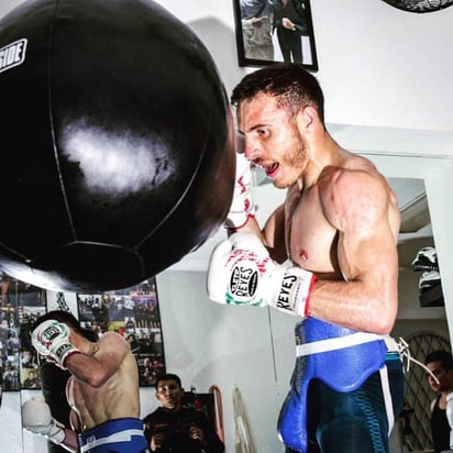 Entrenamientos intensos ha sostenido el hijo mejor de la leyenda del boxeo mexicano, Julio César Chávez, para su nueva contienda. (CORTESÍA)