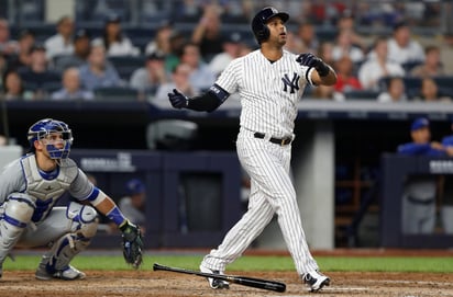 Aaron Hicks bateó un jonrón en el quinto inning, para que los Yanquis acumulen 27 juegos seguidos pegando cuadrangular. (AP)