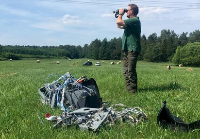 Dos Eurocazas caen a tierra en el este de Alemania durante una maniobra. Un piloto fue hallado con vida y el otro falleció. (EFE)