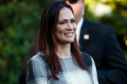 Ha elegido a Stephanie Grisham, actual portavoz de Melania Trump, para sustituir a Sarah Sanders como nueva secretaria de Prensa. (AP)