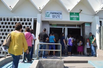 Este martes se hizo un zafarrancho pasadas las 10 de la mañana justamente porque la gente exige a gritos, ya desesperada, su derecho de ser atendidos. (EL SIGLO DE TORREÓN)