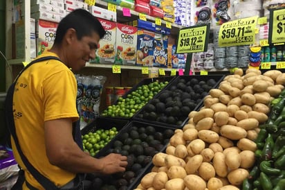 Ofrecen aguacate entre los 59 y los 70 pesos el kilo. (EL SIGLO DE TORREÓN/GUADALUPE MIRANDA)