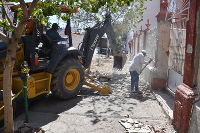 Iniciaron formalmente con obras de mejora en las banquetas del sector centro. (FERNANDO COMPEÁN)