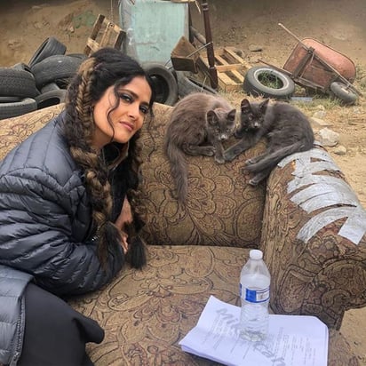 En el set. La actriz, Salma Hayek, comparte un video donde muestra su caracterización para el filme Bliss. (ESPECIAL)