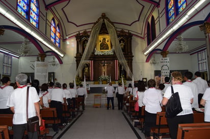 Durante el novenario por la celebración de la Virgen de Nuestra Señora del Perpetuo Socorro, ha habido una gran respuesta. (MARY VÁZQUEZ)