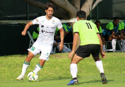 El lateral considera que van por buen camino de la mano de Almada. (ESPECIAL)