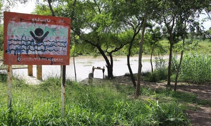 Los restos de los migrantes ingresaron por la frontera con Guatemala, conocida como La Hachadura, pasadas las 08:00 hora local en dos vehículos de una funeraria. (ARCHIVO)