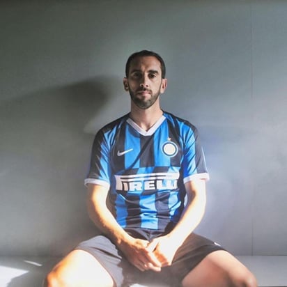 El Inter de Milán anunció este lunes el fichaje del defensa uruguayo Diego Godín. (ESPECIAL)