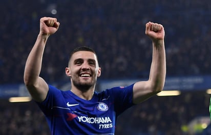 Kovacic llegó con el conjunto londinense en calidad de préstamo, sin embargo, las actuaciones demostradas por el croata fueron la clave para levantar el título de la Europa League. (ARCHIVO)